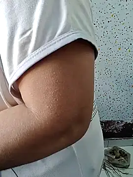 Snapshot of milf-kaira chatting on January 2025 03:03:02 AM milf-kaira online show from January 2025 03:03:02 AM