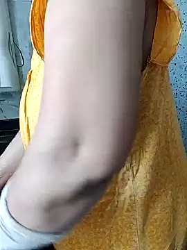 Snapshot of milf-kaira chatting on January 2025 05:10:01 AM milf-kaira online show from January 2025 05:10:01 AM