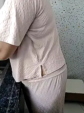 Snapshot of milf-kaira chatting on January 2025 04:29:01 AM milf-kaira online show from January 2025 04:29:01 AM