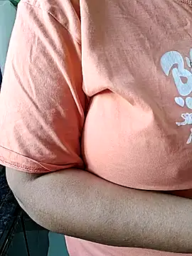 Snapshot of milf-kaira chatting on January 2025 04:04:01 AM milf-kaira online show from January 2025 04:04:01 AM