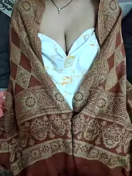 Snapshot of milf-kaira chatting on January 2025 06:20:01 AM milf-kaira online show from January 2025 06:20:01 AM