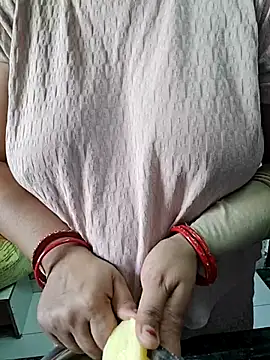 Snapshot of milf-kaira chatting on March 2025 02:19:01 AM milf-kaira online show from March 2025 02:19:01 AM