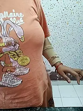 Snapshot of milf-kaira chatting on January 2025 04:04:02 AM milf-kaira online show from January 2025 04:04:02 AM