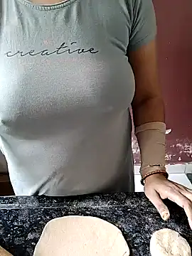 Snapshot of milf-kaira chatting on December 2024 09:33:02 AM milf-kaira online show from December 2024 09:33:02 AM