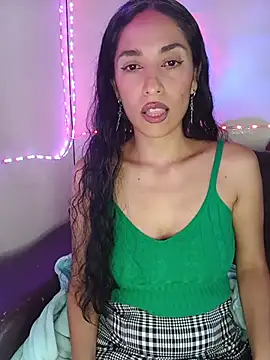 Snapshot of chloewildd_ chatting on May 2026 04:03:01 PM chloewildd online show from May 2026 04:03:01 PM