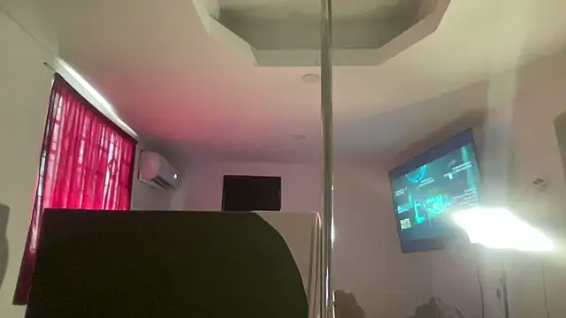 Snapshot of brithneysquirt chatting on March 2025 03:41:02 PM brithneysquirt online show from March 2025 03:41:02 PM