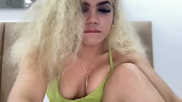 Snapshot of brithneysquirt chatting on October 2025 07:19:02 AM brithneysquirt online show from October 2025 07:19:02 AM