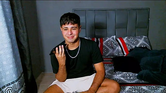 Snapshot of beautiful_james chatting on January 2025 03:11:02 AM beautiful james online show from January 2025 03:11:02 AM