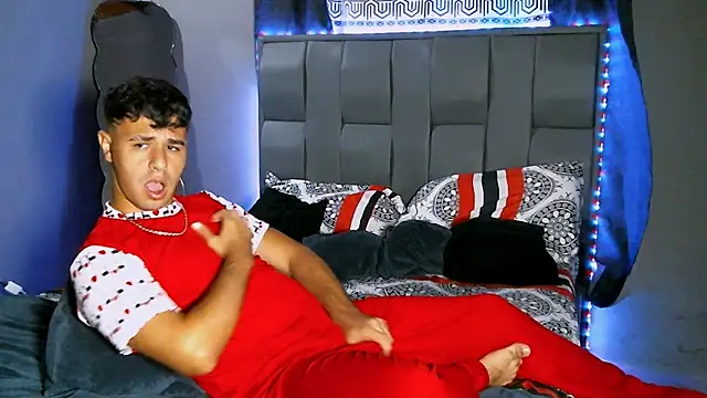 Snapshot of beautiful_james chatting on January 2025 12:06:01 AM beautiful james online show from January 2025 12:06:01 AM