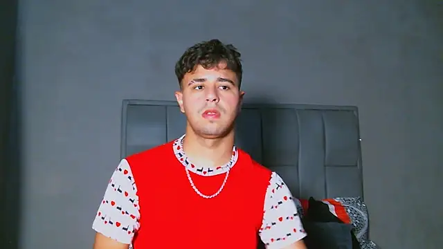 Snapshot of beautiful_james chatting on January 2025 04:39:01 PM beautiful james online show from January 2025 04:39:01 PM