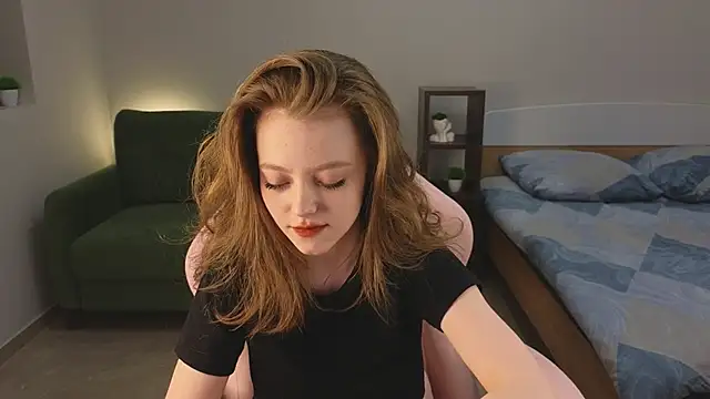Snapshot of Eveleen_Soleen chatting on January 2025 08:37:01 PM Eveleen Soleen online show from January 2025 08:37:01 PM
