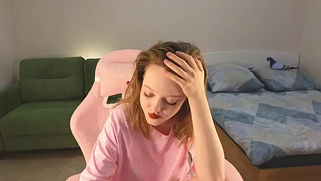Snapshot of Eveleen_Soleen chatting on October 2025 12:39:02 PM Eveleen Soleen online show from October 2025 12:39:02 PM