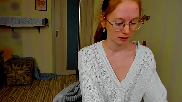 Fire Luna online show from October 2025 04:46:01 AM