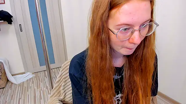 Fire Luna online show from November 2025 05:25:01 AM