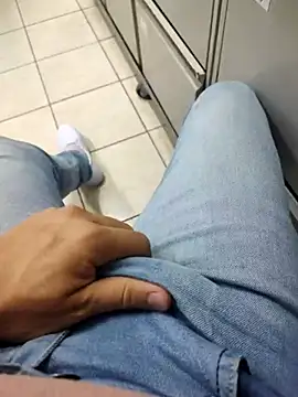 Snapshot of gatmoreno1 chatting on November 2025 11:15:02 AM gatmoreno1 online show from November 2025 11:15:02 AM