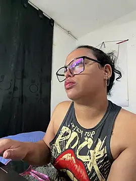 Snapshot of angela_angels_ chatting on July 2026 04:19:01 AM angela angels online show from July 2026 04:19:01 AM