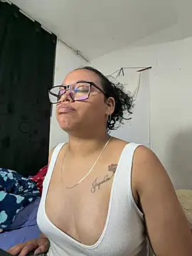 Snapshot of angela_angels_ chatting on July 2026 01:01:02 AM angela angels online show from July 2026 01:01:02 AM