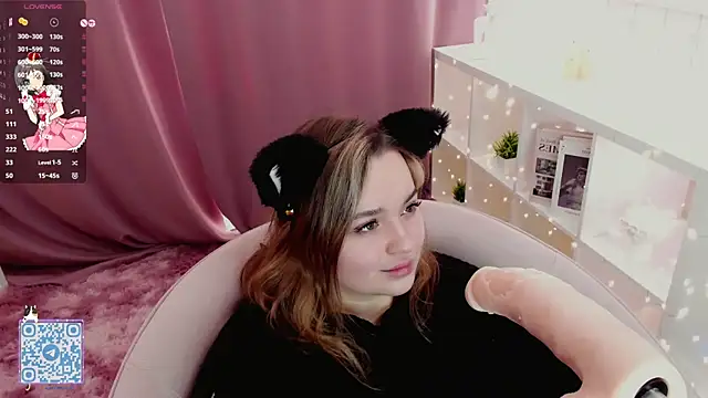 Snapshot of AlliceBrown_ chatting on March 2025 09:15:02 AM AlliceBrown online show from March 2025 09:15:02 AM