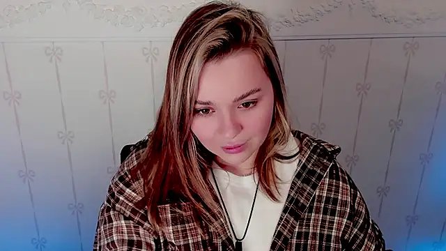 Snapshot of AlliceBrown_ chatting on January 2025 02:13:01 PM AlliceBrown online show from January 2025 02:13:01 PM