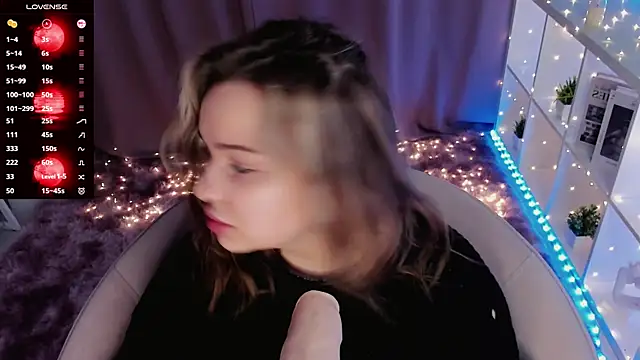 Snapshot of AlliceBrown_ chatting on March 2025 04:33:02 PM AlliceBrown online show from March 2025 04:33:02 PM