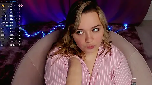 Snapshot of AlliceBrown_ chatting on February 2025 10:31:02 PM AlliceBrown online show from February 2025 10:31:02 PM