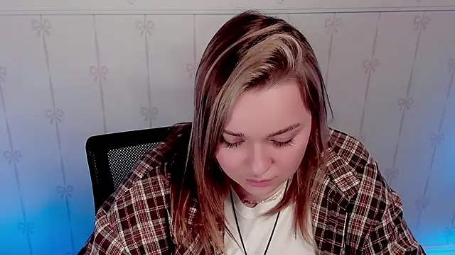 Snapshot of AlliceBrown_ chatting on January 2025 05:15:01 PM AlliceBrown online show from January 2025 05:15:01 PM