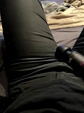 Ana-05 online show from November 2025 07:07:01 PM