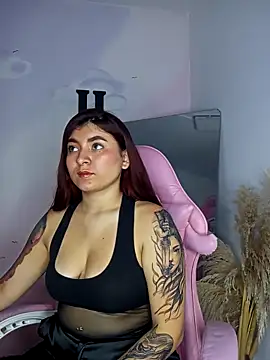 Snapshot of carolayrosse chatting on October 2025 03:17:01 AM carolayrosse online show from October 2025 03:17:01 AM