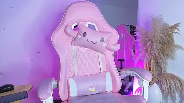 Snapshot of carolayrosse chatting on September 2025 03:27:01 AM carolayrosse online show from September 2025 03:27:01 AM