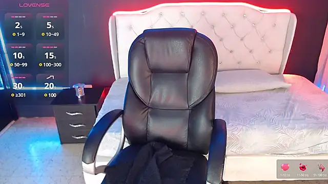 Snapshot of Danielle-Smithh chatting on March 2025 02:30:02 AM Danielle-Smithh online show from March 2025 02:30:02 AM