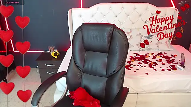 Snapshot of Danielle-Smithh chatting on February 2025 05:09:01 AM Danielle-Smithh online show from February 2025 05:09:01 AM