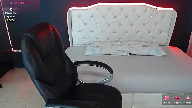 Snapshot of Danielle-Smithh chatting on March 2025 08:46:02 PM Danielle-Smithh online show from March 2025 08:46:02 PM