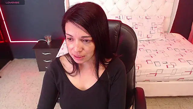 Snapshot of Danielle-Smithh chatting on February 2025 03:50:01 AM Danielle-Smithh online show from February 2025 03:50:01 AM