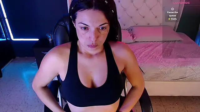 Snapshot of Danielle-Smithh chatting on February 2025 08:05:02 PM Danielle-Smithh online show from February 2025 08:05:02 PM