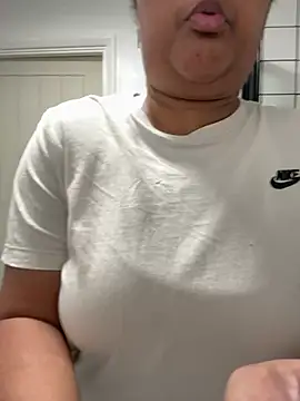 vanilla chocolate23 online show from January 2026 12:22:01 PM