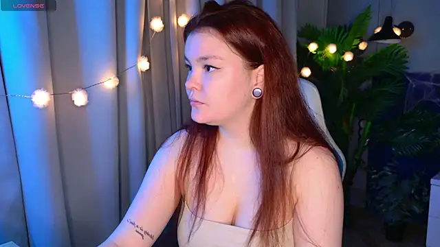 Snapshot of EnnySunrise chatting on October 2025 07:00:02 PM EnnySunrise online show from October 2025 07:00:02 PM