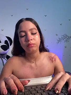 Snapshot of IamSteph13 chatting on June 2026 05:18:02 AM IamSteph13 online show from June 2026 05:18:02 AM