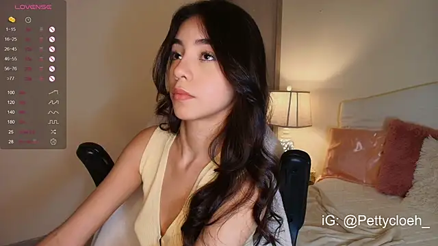 Snapshot of PettyCloeh chatting on November 2025 09:19:01 PM PettyCloeh online show from November 2025 09:19:01 PM