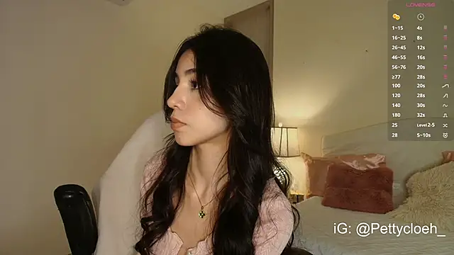 Snapshot of PettyCloeh chatting on October 2025 09:27:01 PM PettyCloeh online show from October 2025 09:27:01 PM