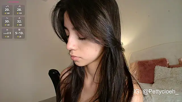 Snapshot of PettyCloeh chatting on November 2025 08:35:01 PM PettyCloeh online show from November 2025 08:35:01 PM