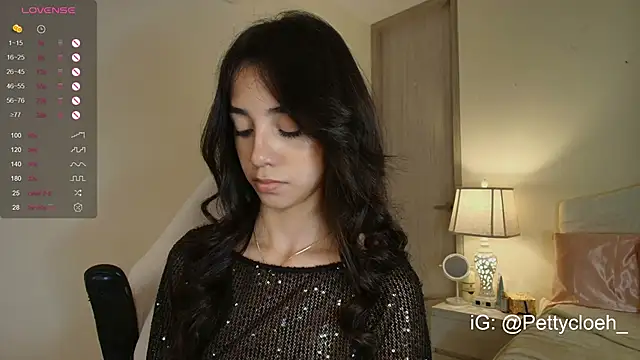 Snapshot of PettyCloeh chatting on October 2025 10:42:01 PM PettyCloeh online show from October 2025 10:42:01 PM