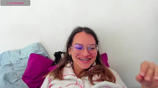 Angie Pirss online show from December 2025 03:07:01 PM