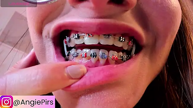 Angie Pirss online show from October 2025 09:56:01 PM