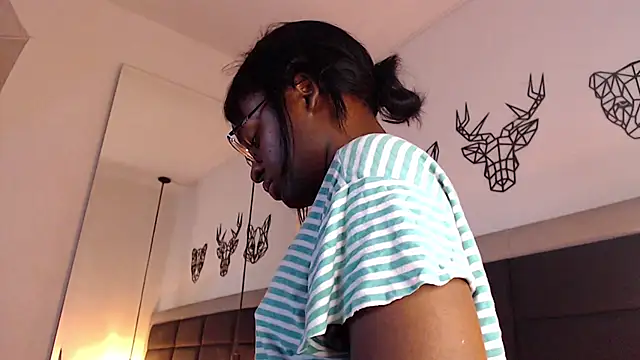 candy lovee69 online show from March 2025 09:00:02 PM