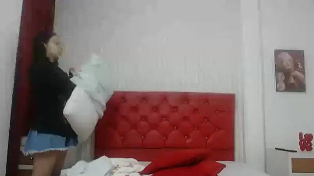 Snapshot of Roxy_Lux chatting on January 2025 12:58:02 PM Roxy Lux online show from January 2025 12:58:02 PM