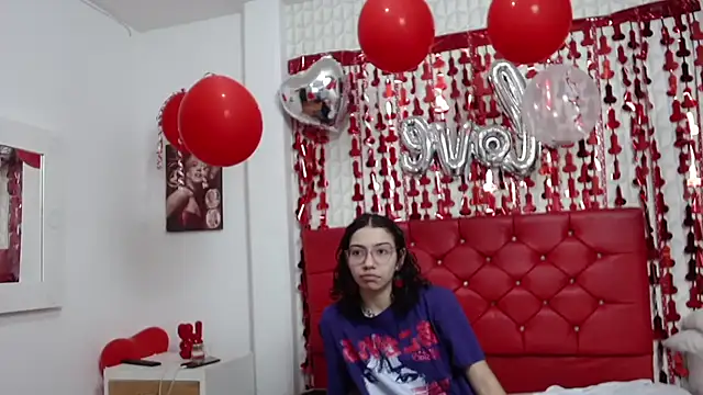 Snapshot of Roxy_Lux chatting on February 2025 02:57:01 PM Roxy Lux online show from February 2025 02:57:01 PM