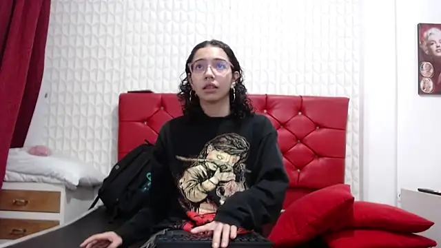 Snapshot of Roxy_Lux chatting on January 2025 12:45:02 PM Roxy Lux online show from January 2025 12:45:02 PM