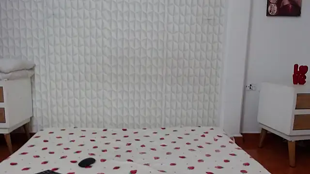 Snapshot of Roxy_Lux chatting on February 2025 01:27:01 PM Roxy Lux online show from February 2025 01:27:01 PM