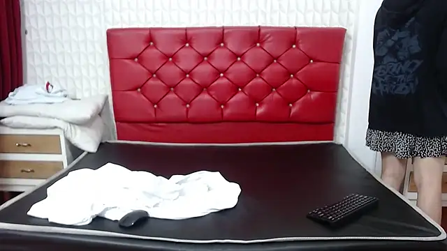 Snapshot of Roxy_Lux chatting on February 2025 12:15:02 PM Roxy Lux online show from February 2025 12:15:02 PM