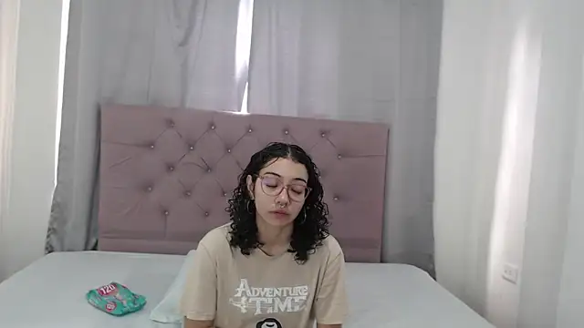 Snapshot of Roxy_Lux chatting on March 2025 02:32:02 PM Roxy Lux online show from March 2025 02:32:02 PM